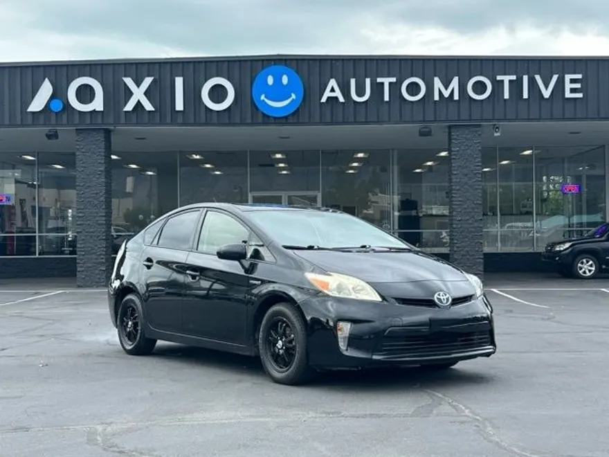 2015 Toyota Prius Four photo 1