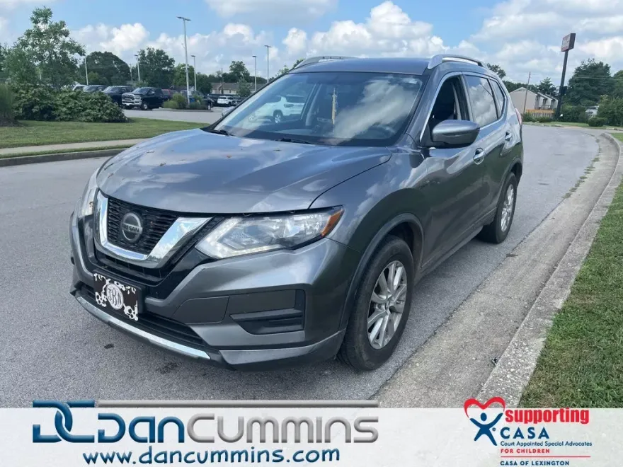 2018 Nissan Rogue SV photo 1