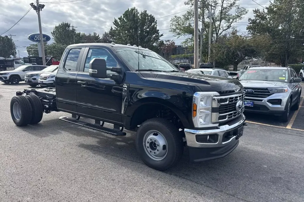 2026 Ford F-350 XL photo 1