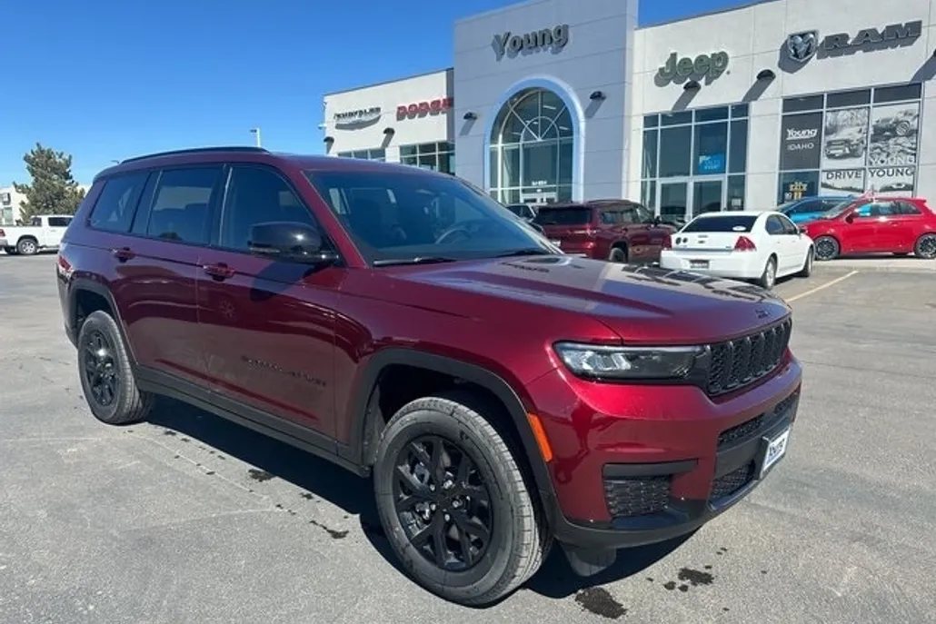 2025 Jeep Grand Cherokee Altitude photo 1