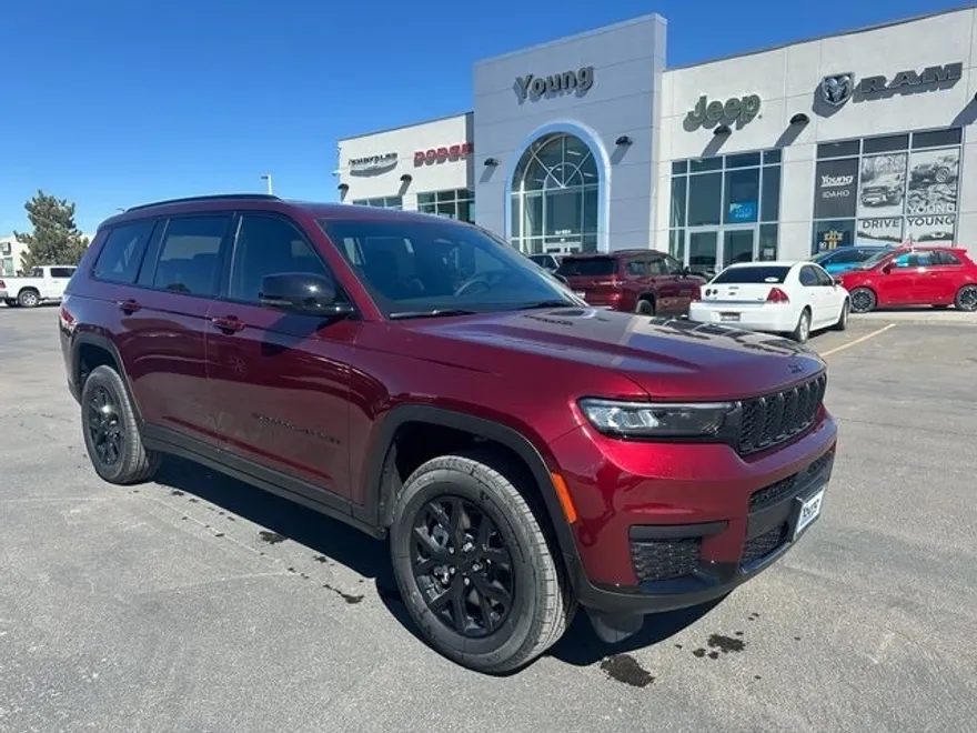 2025 Jeep Grand Cherokee Altitude photo 1
