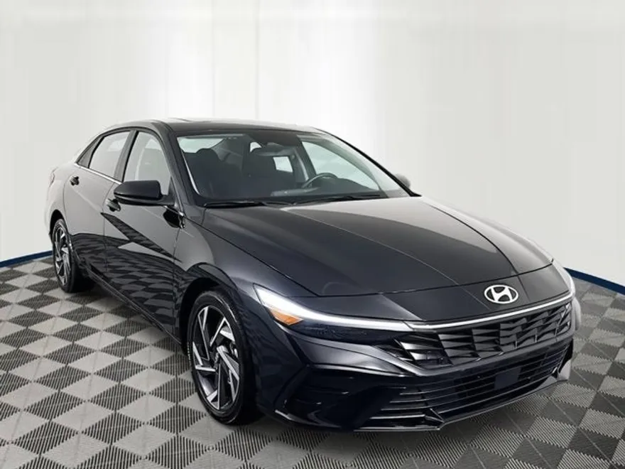2025 Hyundai Elantra SEL Convenience photo 1