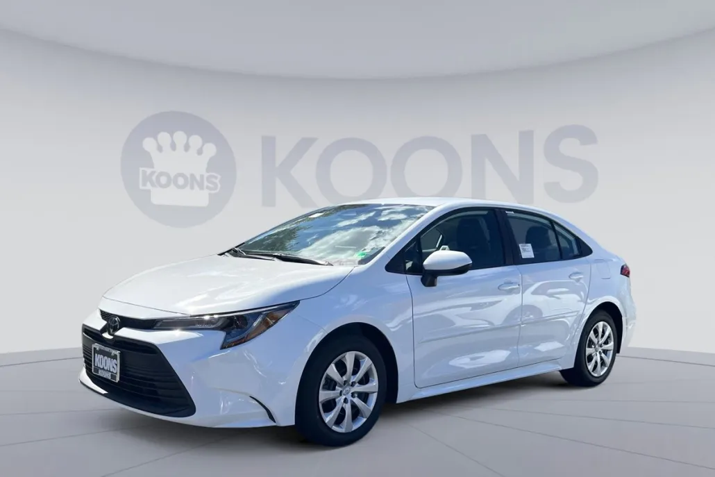 2025 Toyota Corolla LE photo 1