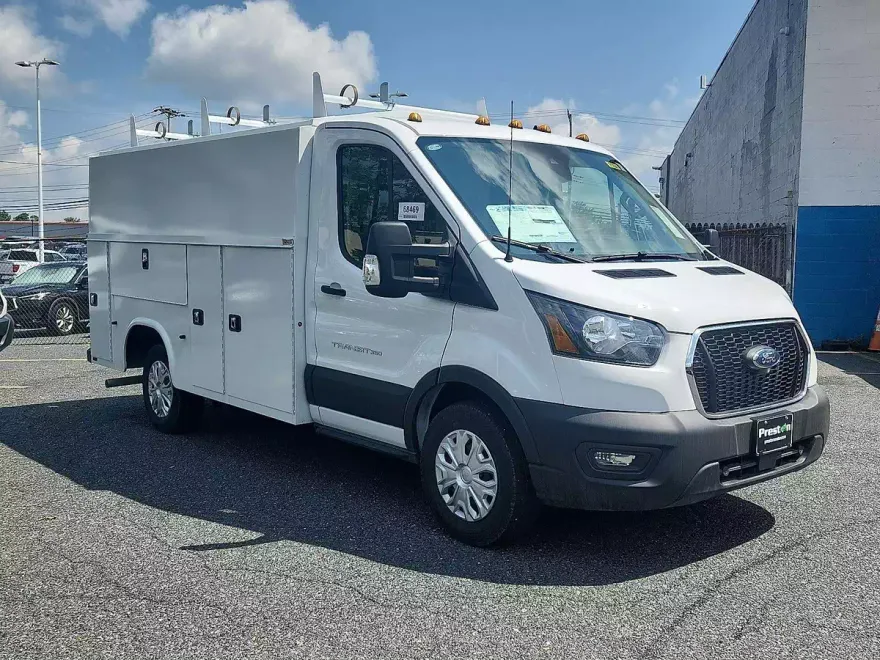 2025 Ford Transit Cutaway photo 1