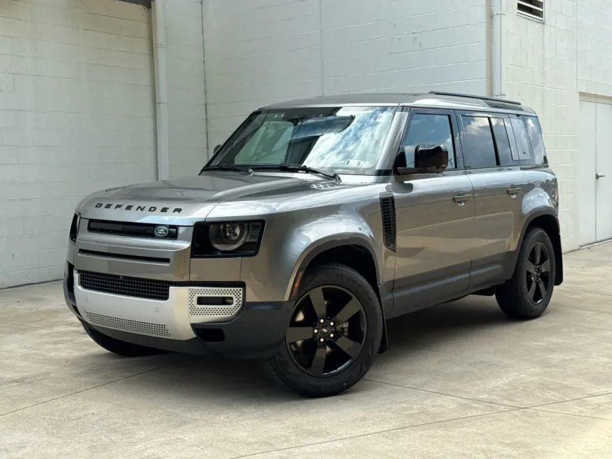 2024 Land Rover Defender 110 S photo 1