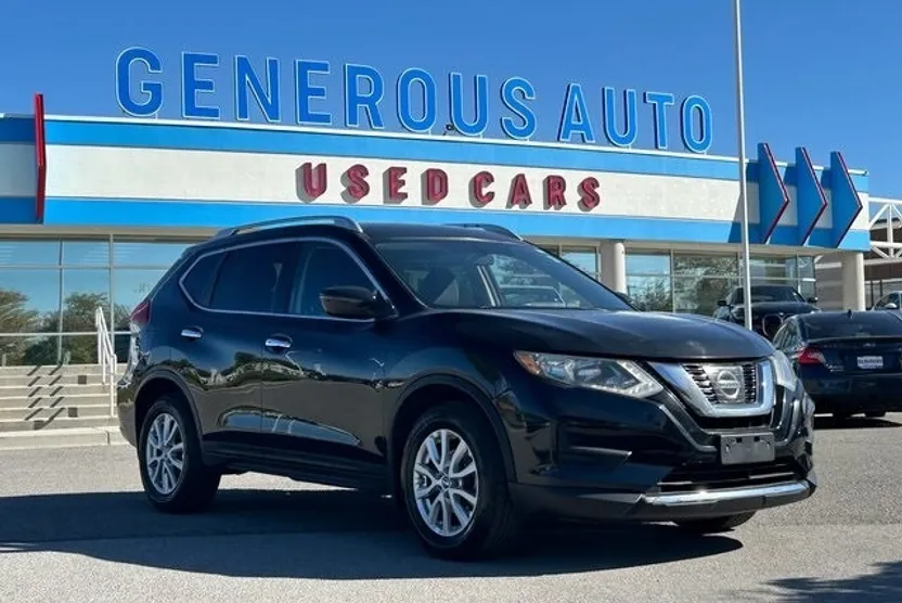 2017 Nissan Rogue SV photo 1