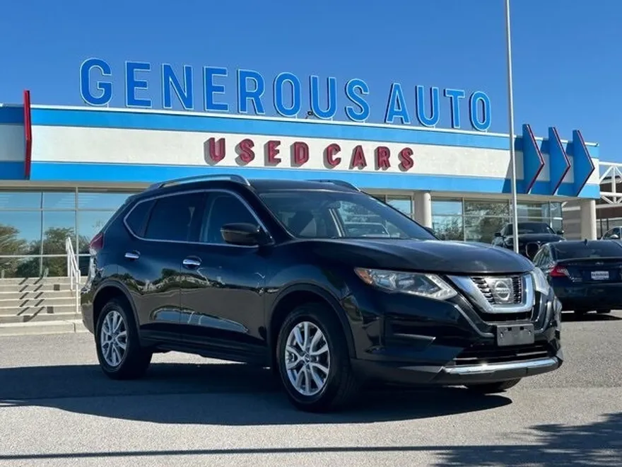 2017 Nissan Rogue SV photo 1