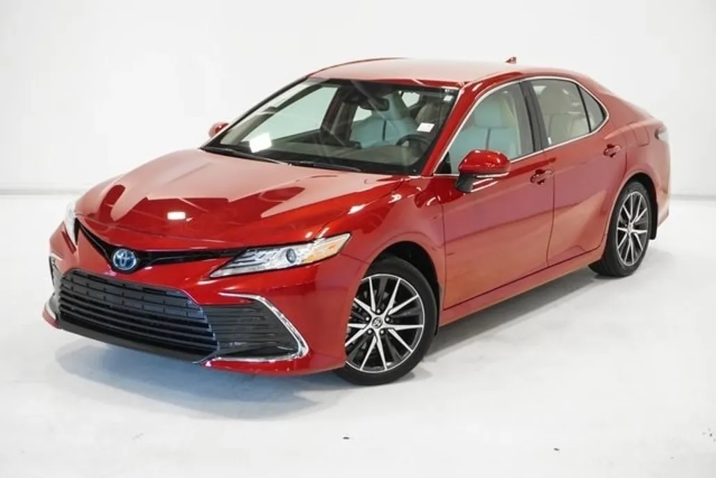 2024 Toyota Camry Hybrid XLE photo 1