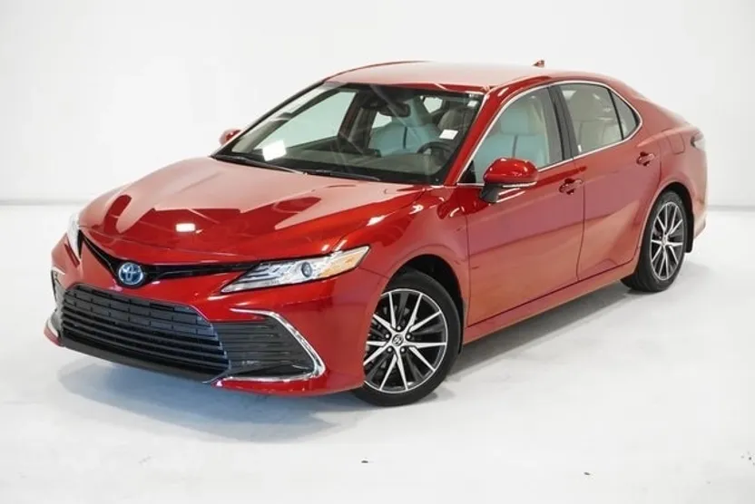 2024 Toyota Camry Hybrid XLE photo 1