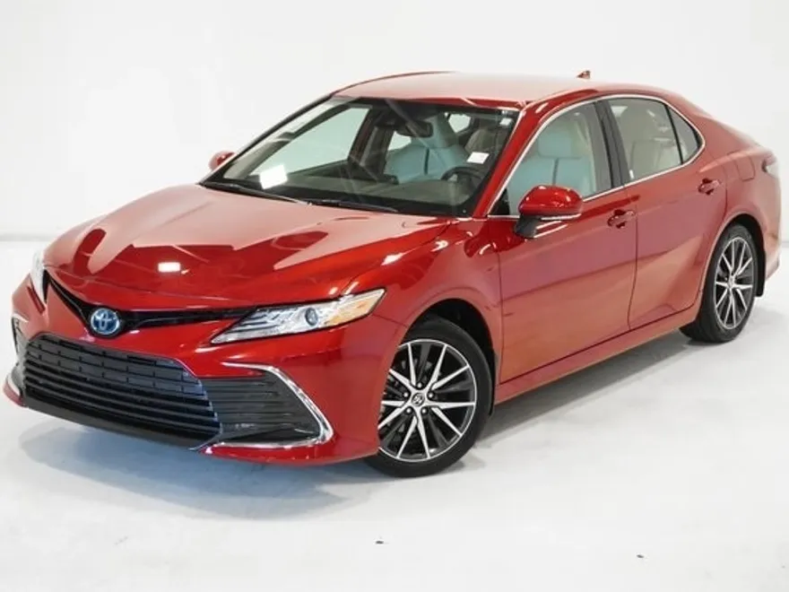 2024 Toyota Camry Hybrid XLE photo 1