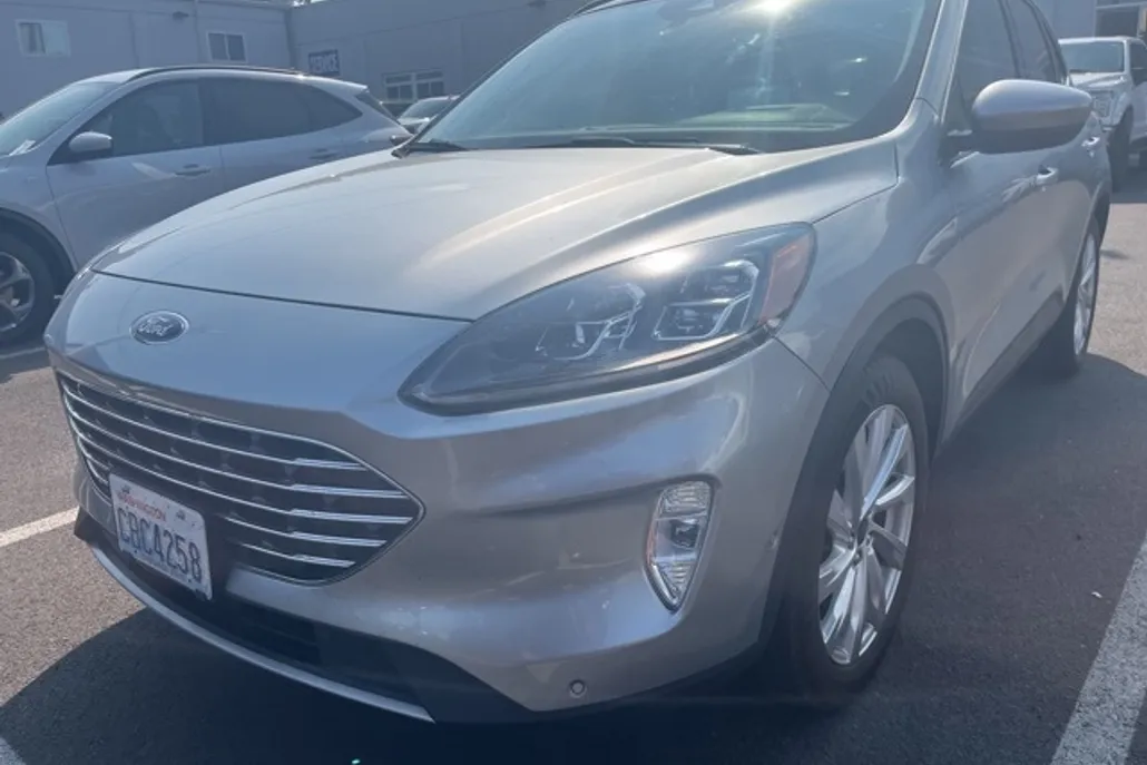 2021 Ford Escape Titanium Hybrid photo 1