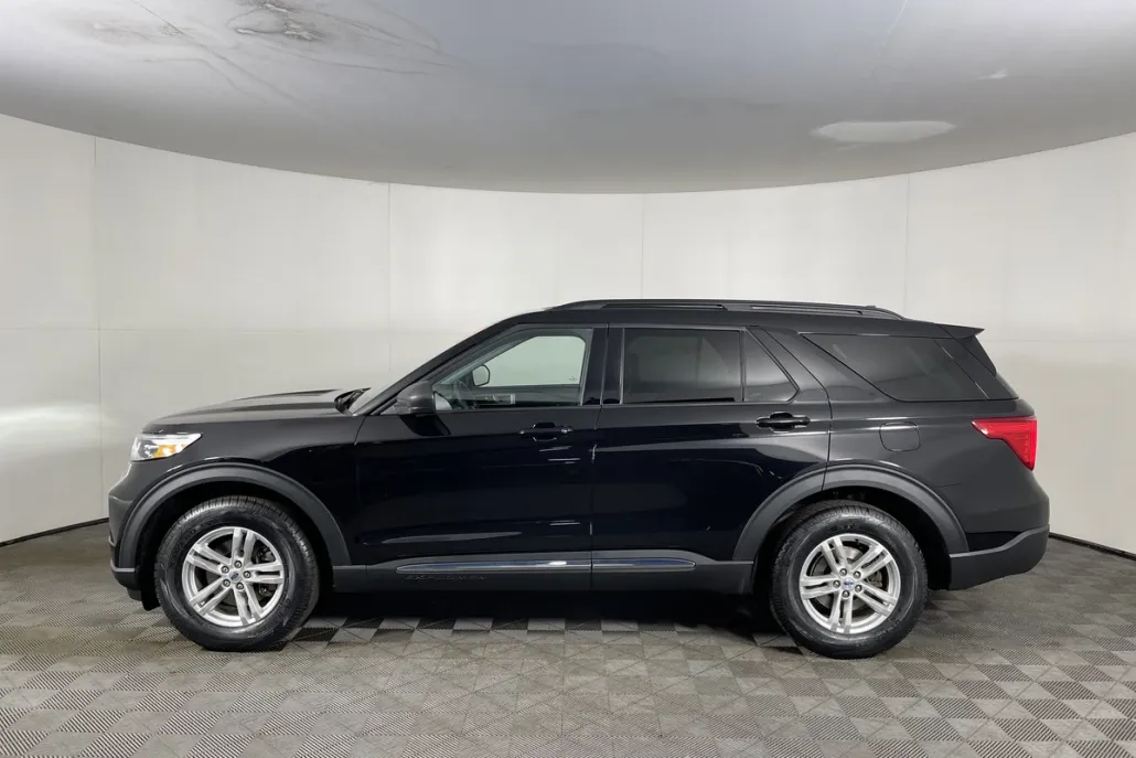 2023 Ford Explorer XLT photo 1