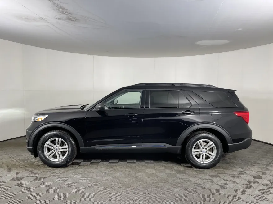2023 Ford Explorer XLT photo 1