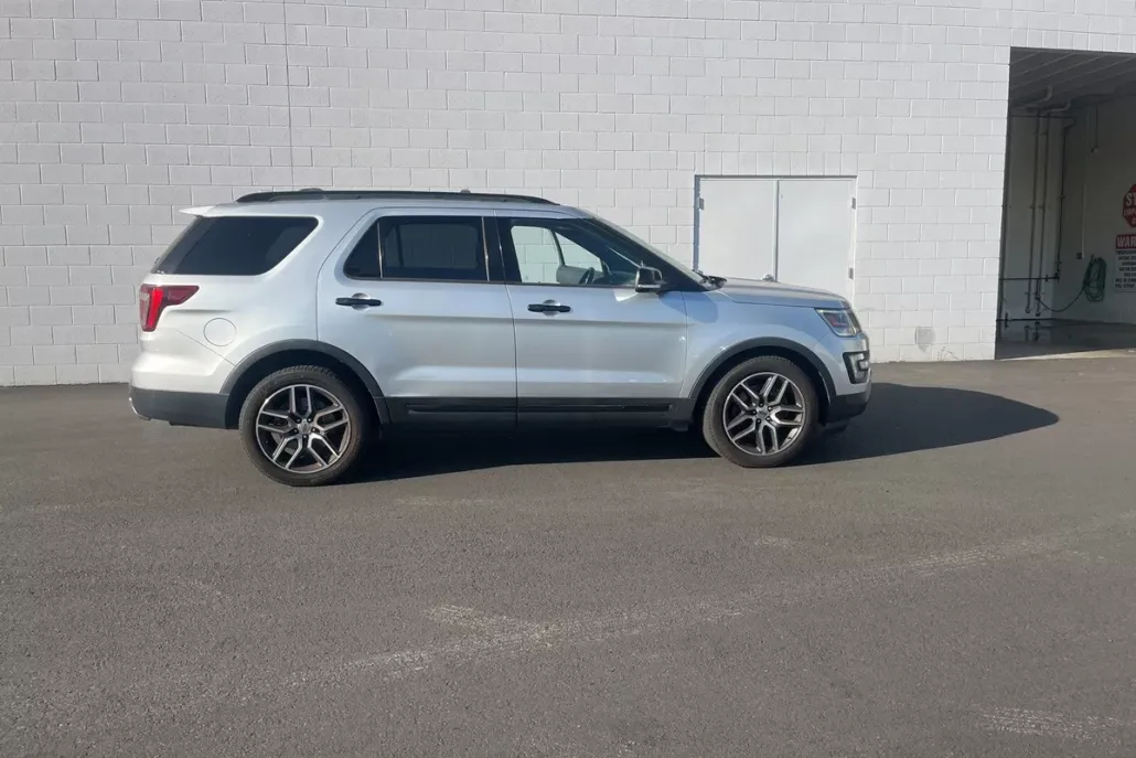 2016 Ford Explorer Sport photo 1