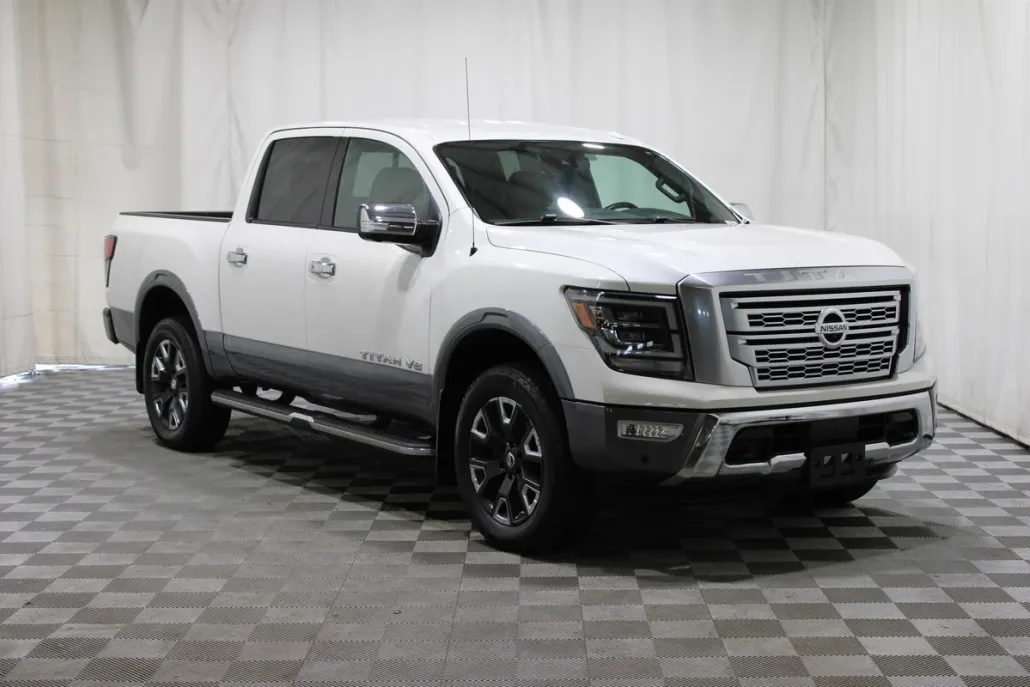 2020 Nissan Titan Platinum Reserve photo 1