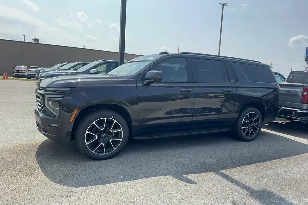 2025 Chevrolet Suburban RST photo 1