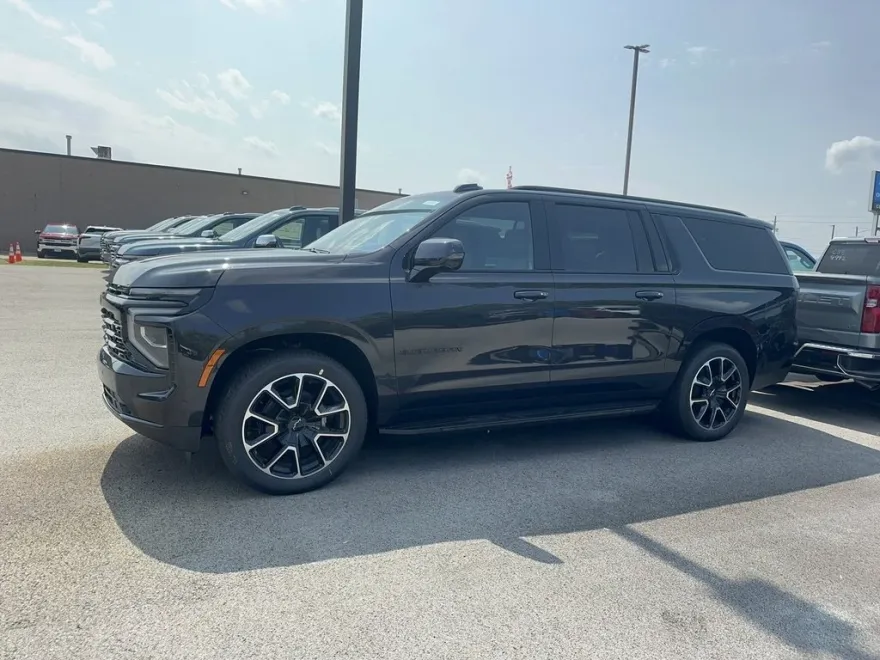 2025 Chevrolet Suburban RST photo 1