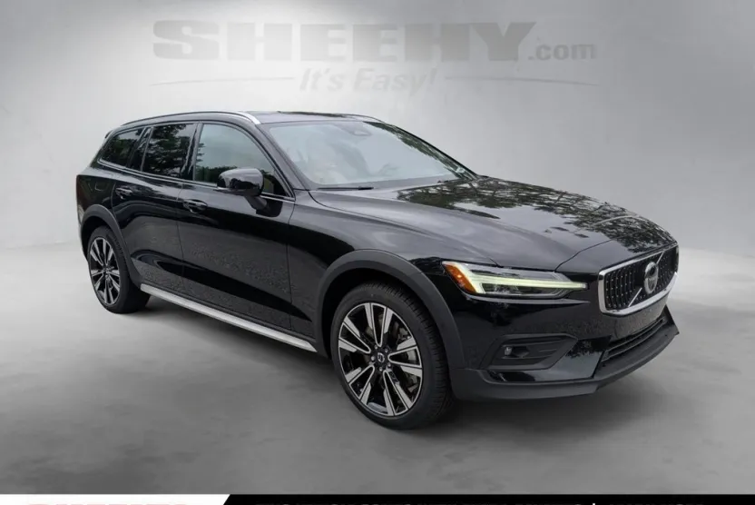 2026 Volvo V60 Cross Country B5 photo 1
