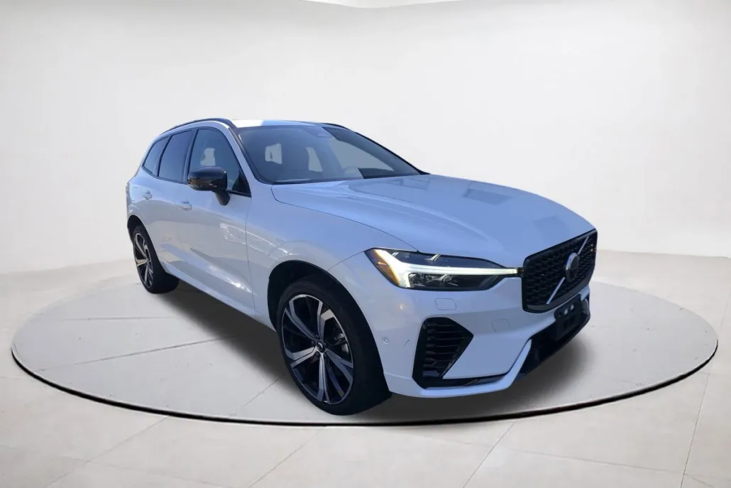 2023 Volvo XC60 Recharge Hybrid Ultimate photo 1