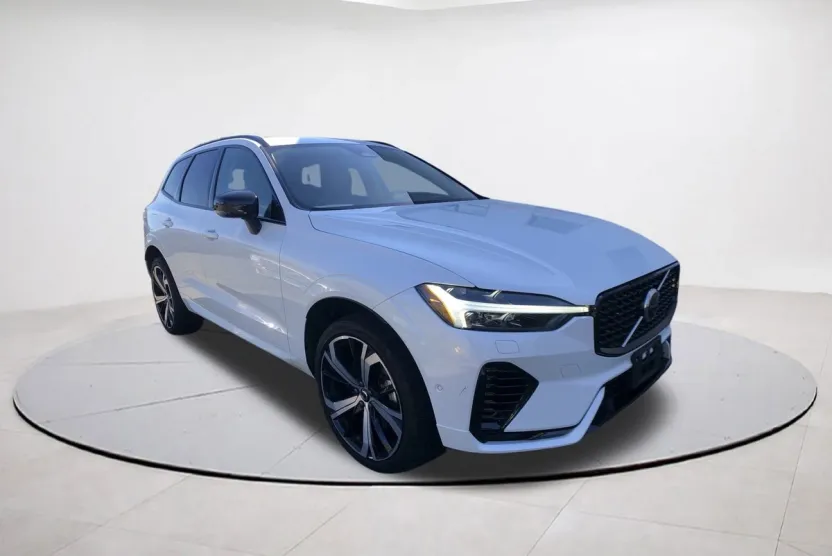2023 Volvo XC60 Recharge Hybrid Ultimate photo 1
