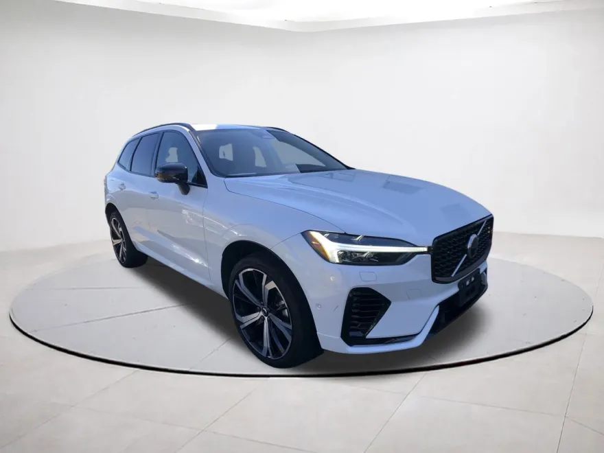 2023 Volvo XC60 Recharge Hybrid Ultimate photo 1
