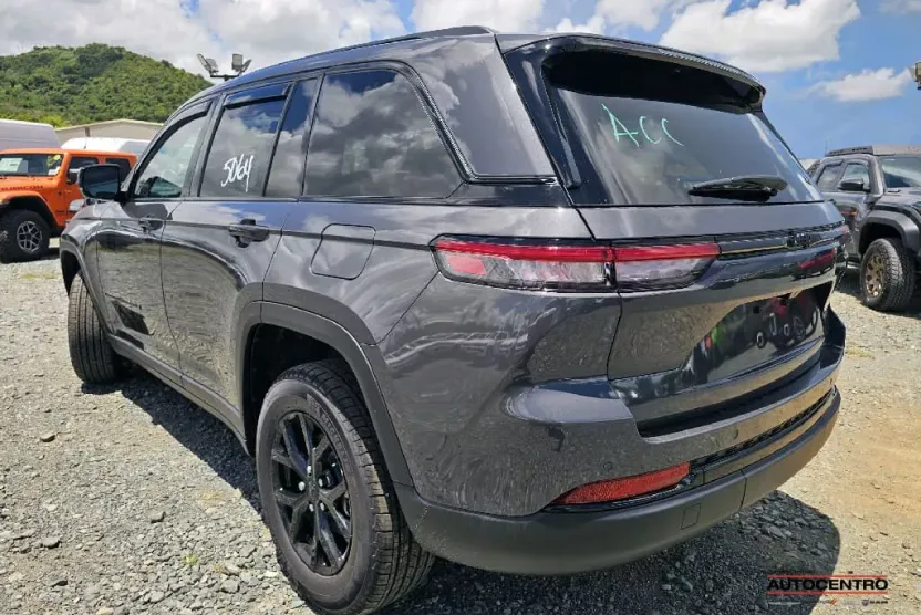 2025 Jeep Grand Cherokee Laredo Altitude photo 1