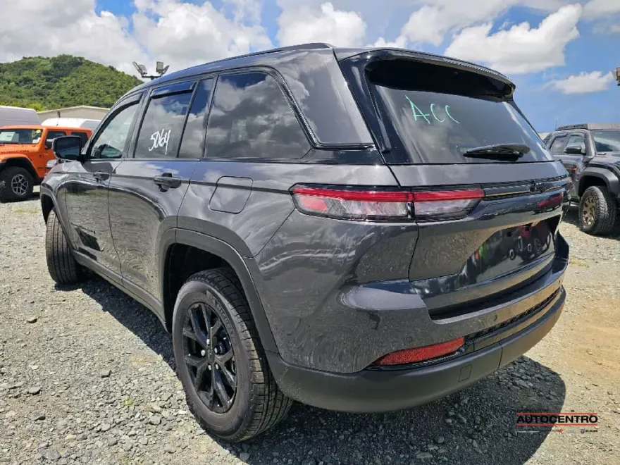 2025 Jeep Grand Cherokee Laredo Altitude photo 1