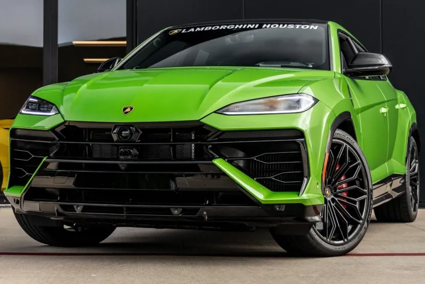 2025 Lamborghini Urus SE photo 1