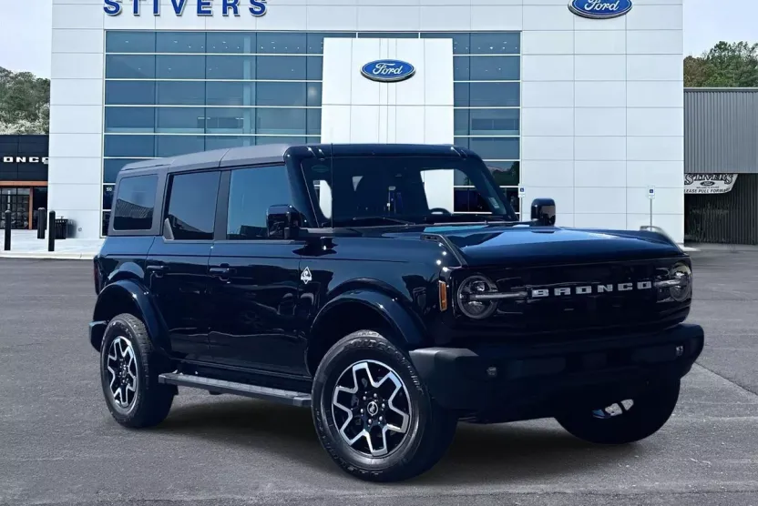2022 Ford Bronco Outer Banks photo 1