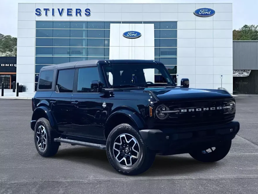 2022 Ford Bronco Outer Banks photo 1