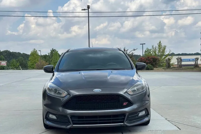 2017 Ford Focus ST photo 1