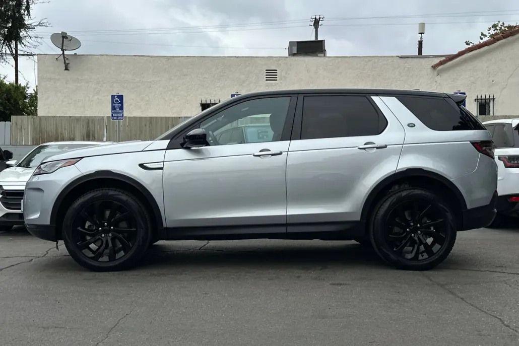 2023 Land Rover Discovery Sport SE photo 1