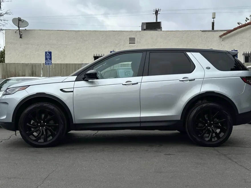 2023 Land Rover Discovery Sport SE photo 1