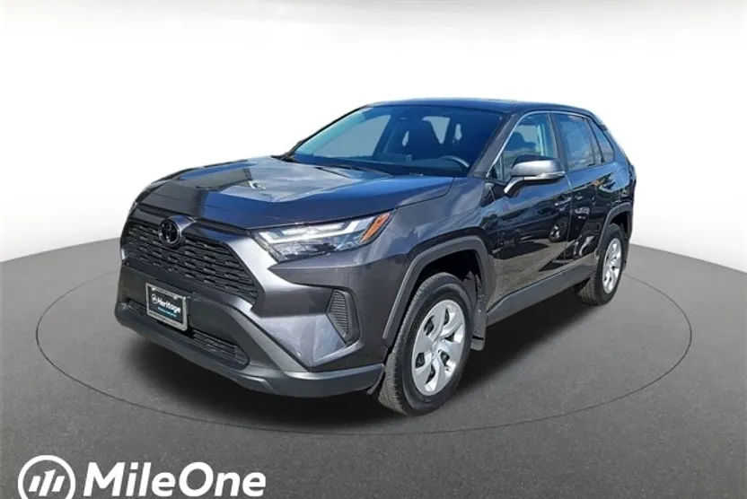 2024 Toyota RAV4 LE photo 1