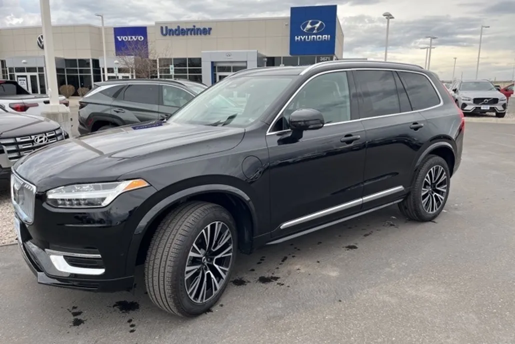 2025 Volvo XC90 T8 Plus photo 1