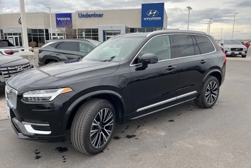 2025 Volvo XC90 T8 Plus photo 1