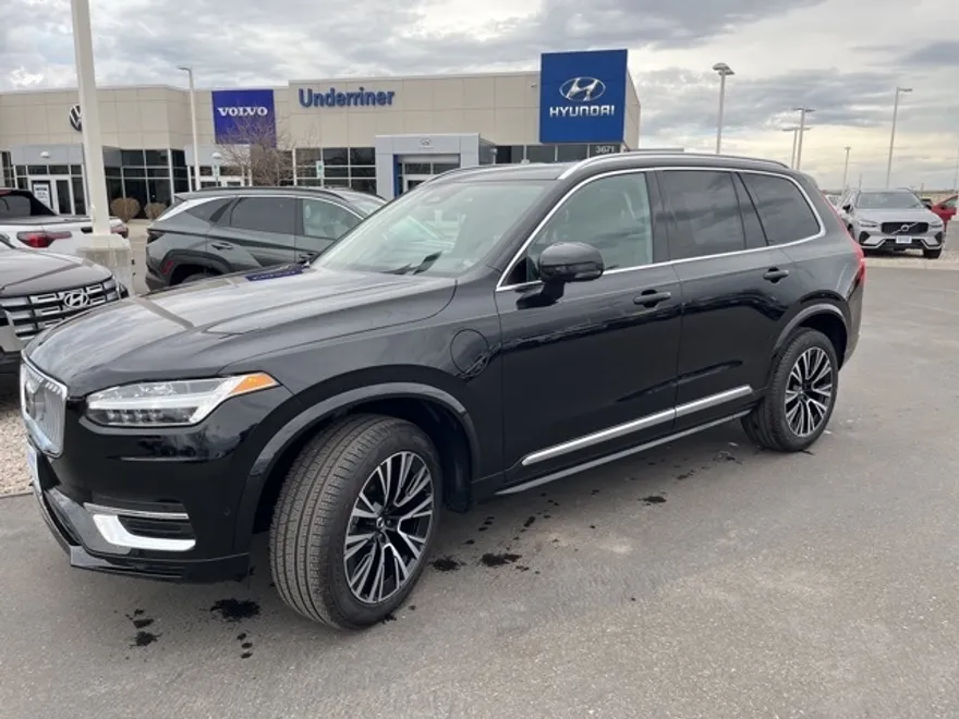 2025 Volvo XC90 T8 Plus photo 1