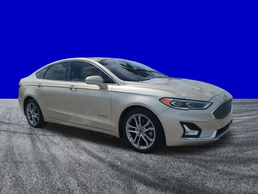2019 Ford Fusion Hybrid Titanium photo 1