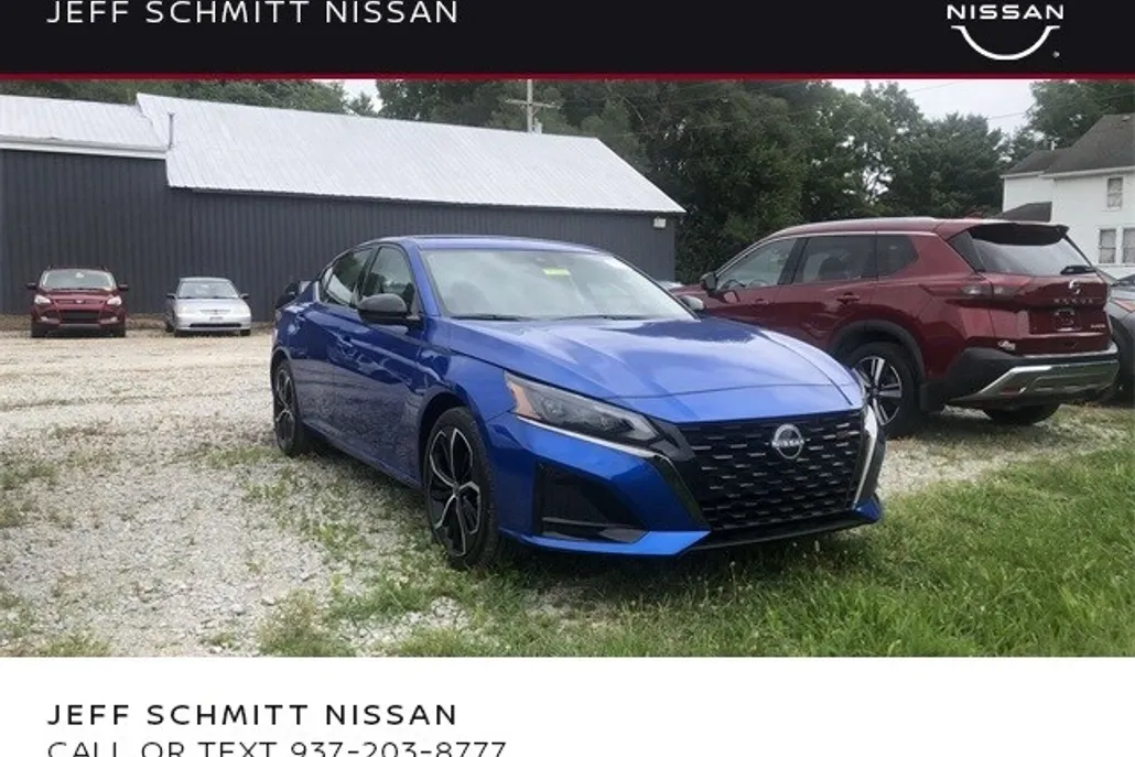 2025 Nissan Altima SR photo 1