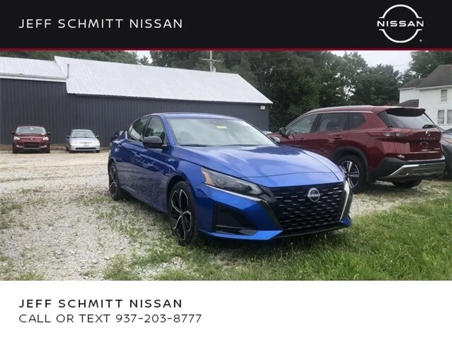 2025 Nissan Altima SR photo 1