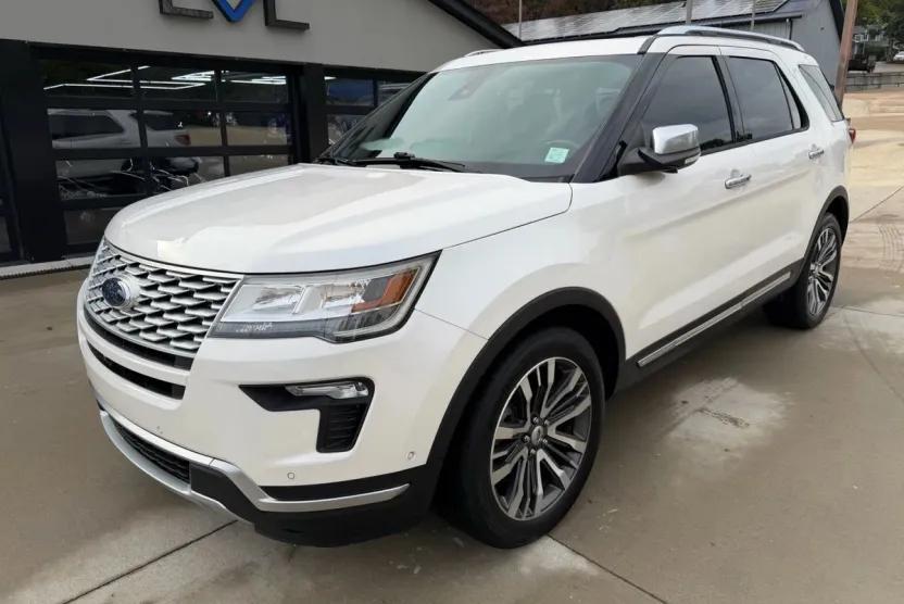 2019 Ford Explorer Platinum Sport photo 1