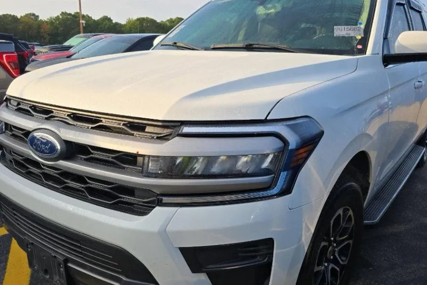 2022 Ford Expedition MAX XLT photo 1