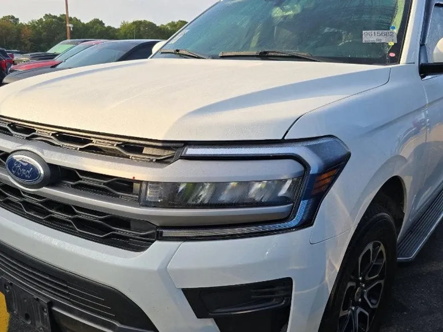 2022 Ford Expedition MAX XLT photo 1