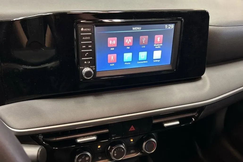 2025 Nissan Kicks S photo 1