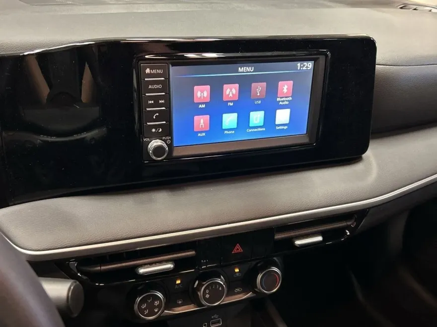 2025 Nissan Kicks S photo 1