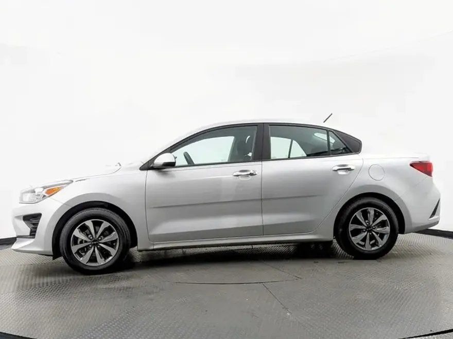 2023 Kia Rio S photo 1