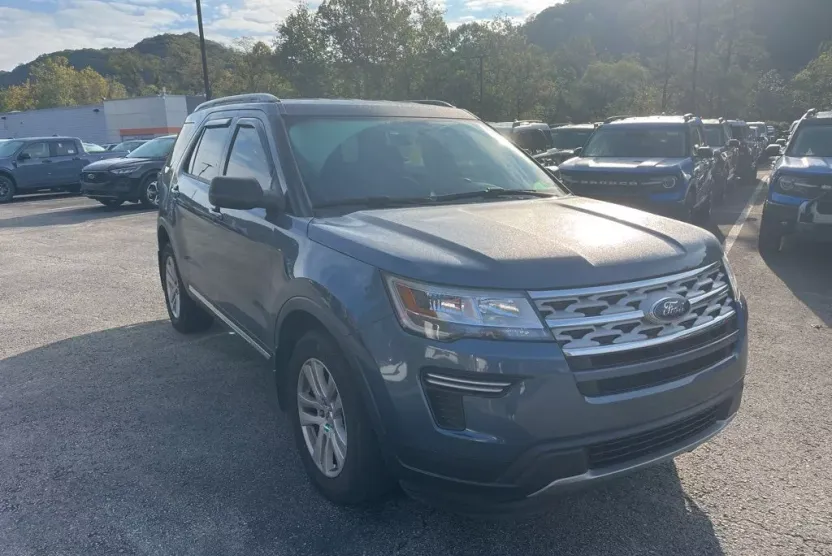 2019 Ford Explorer XLT photo 1