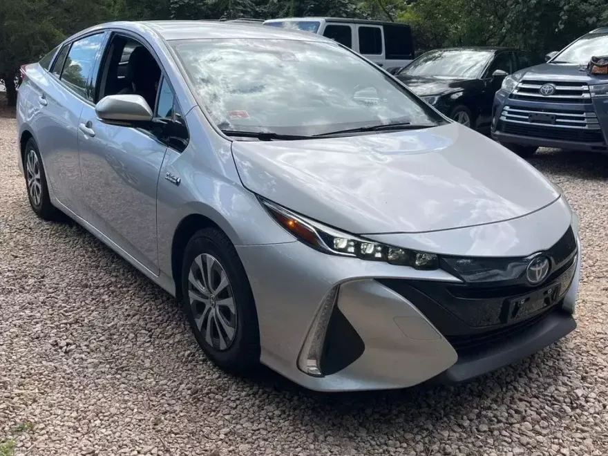 2020 Toyota Prius Prime LE photo 1