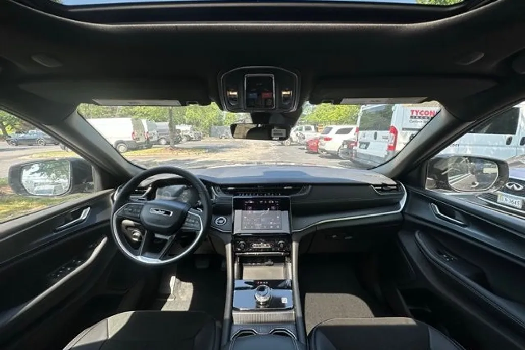 2025 Jeep Grand Cherokee Altitude X photo 1