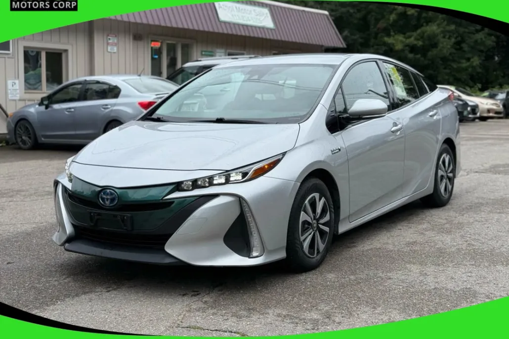 2017 Toyota Prius Prime Plus LE photo 1